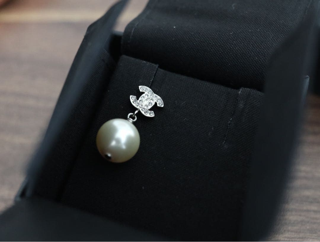 シャネル　ラインストーン　パール　ピアス　シルバー