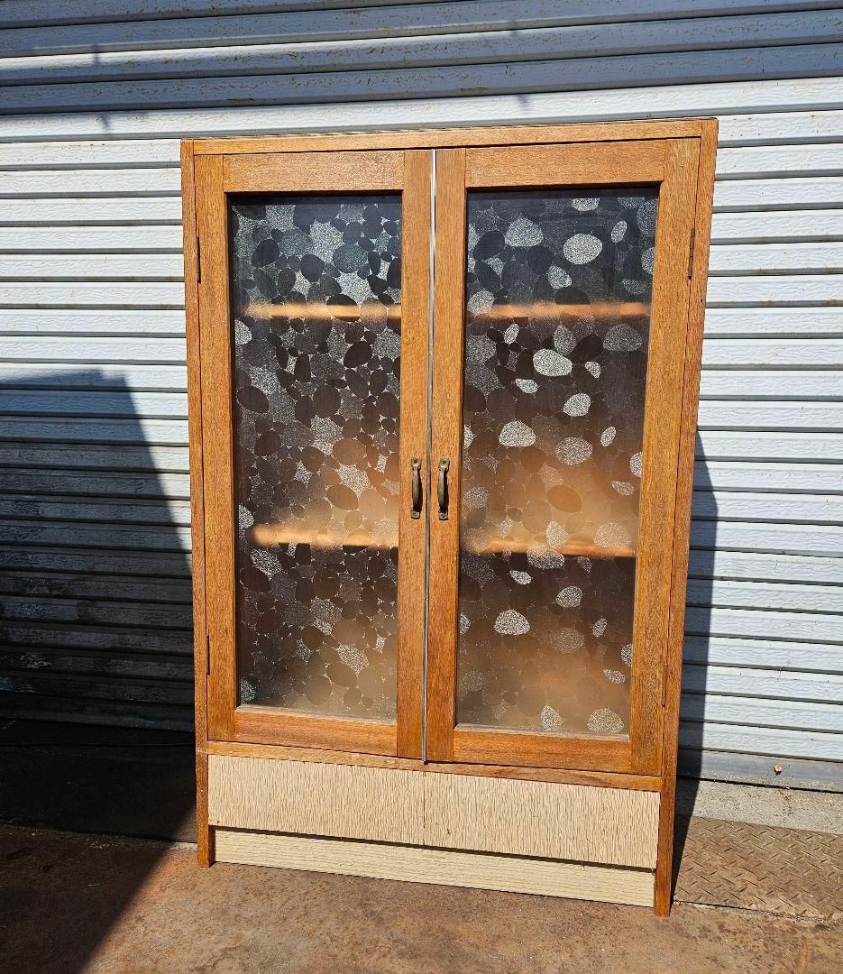 ジャパンヴィンテージ 古いガラスの戸棚 飾り棚 水屋箪笥 食器棚 本棚