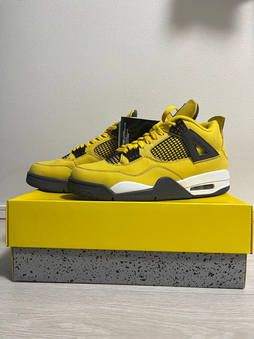 ナイキ エアジョーダン4 \"ツアーイエロー\"
