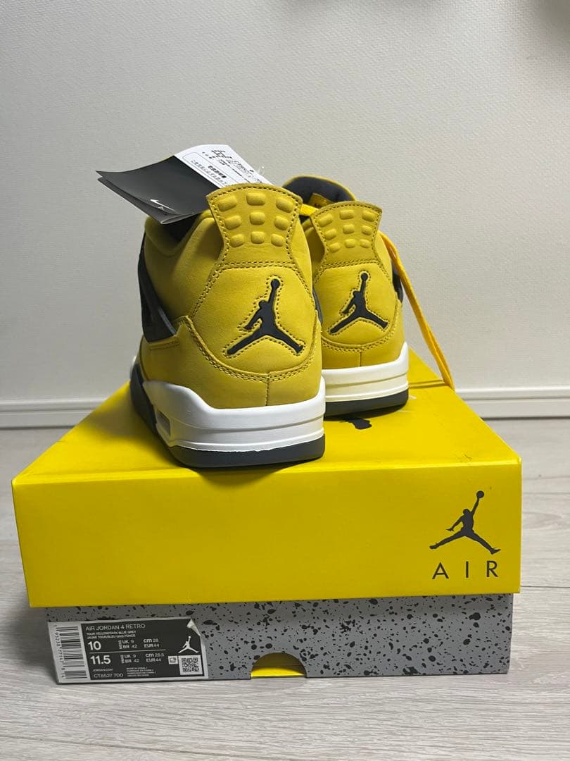 ナイキ エアジョーダン4 \"ツアーイエロー\"