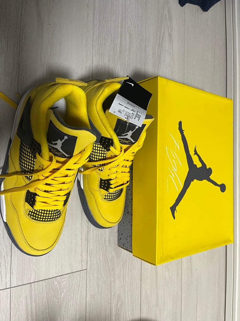 ナイキ エアジョーダン4 \"ツアーイエロー\"