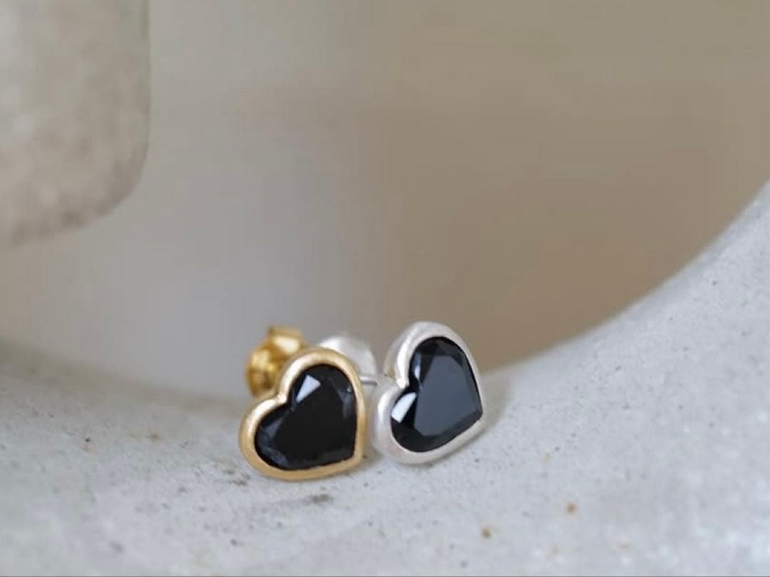 chigo チーゴ × 高山都 ◇ ハート型ピアス ◇ オニキス×シルバー