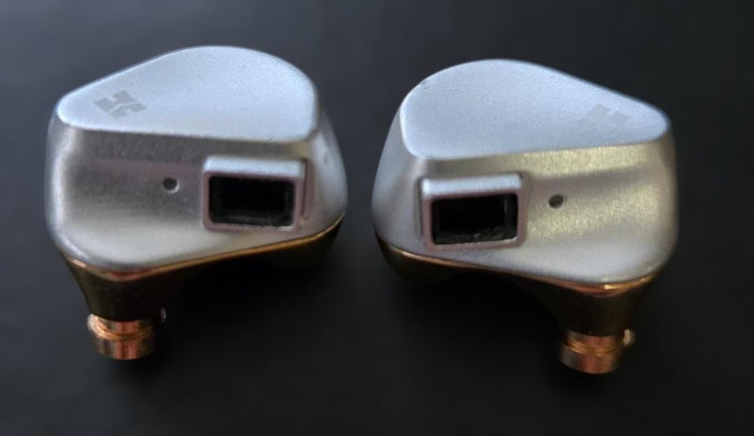 HIFIMAN Svanar【専用リケ－ブル付き】