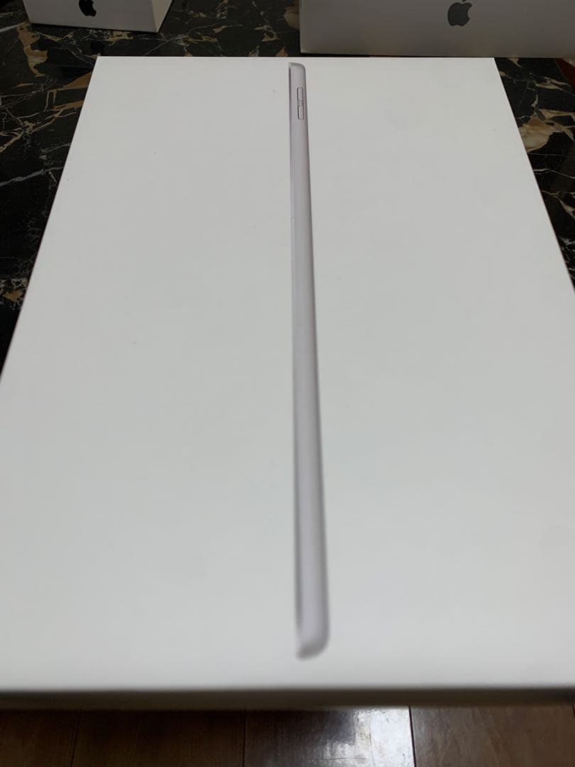 Apple iPad (第9世代) 64GB シルバーWiFiモデル