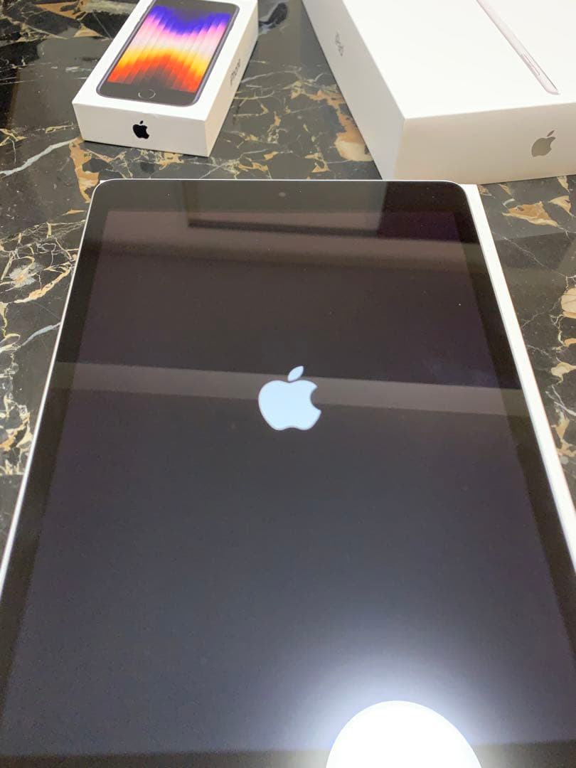 Apple iPad (第9世代) 64GB シルバーWiFiモデル