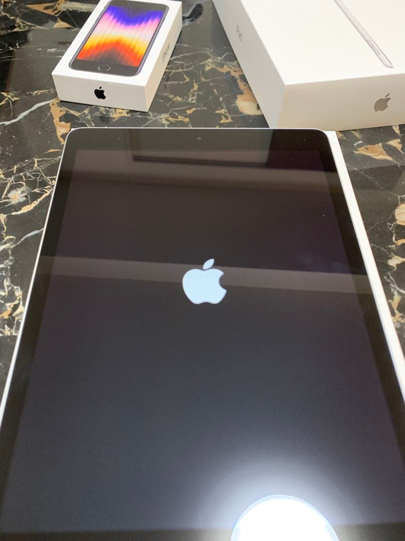 Apple iPad (第9世代) 64GB シルバーWiFiモデル