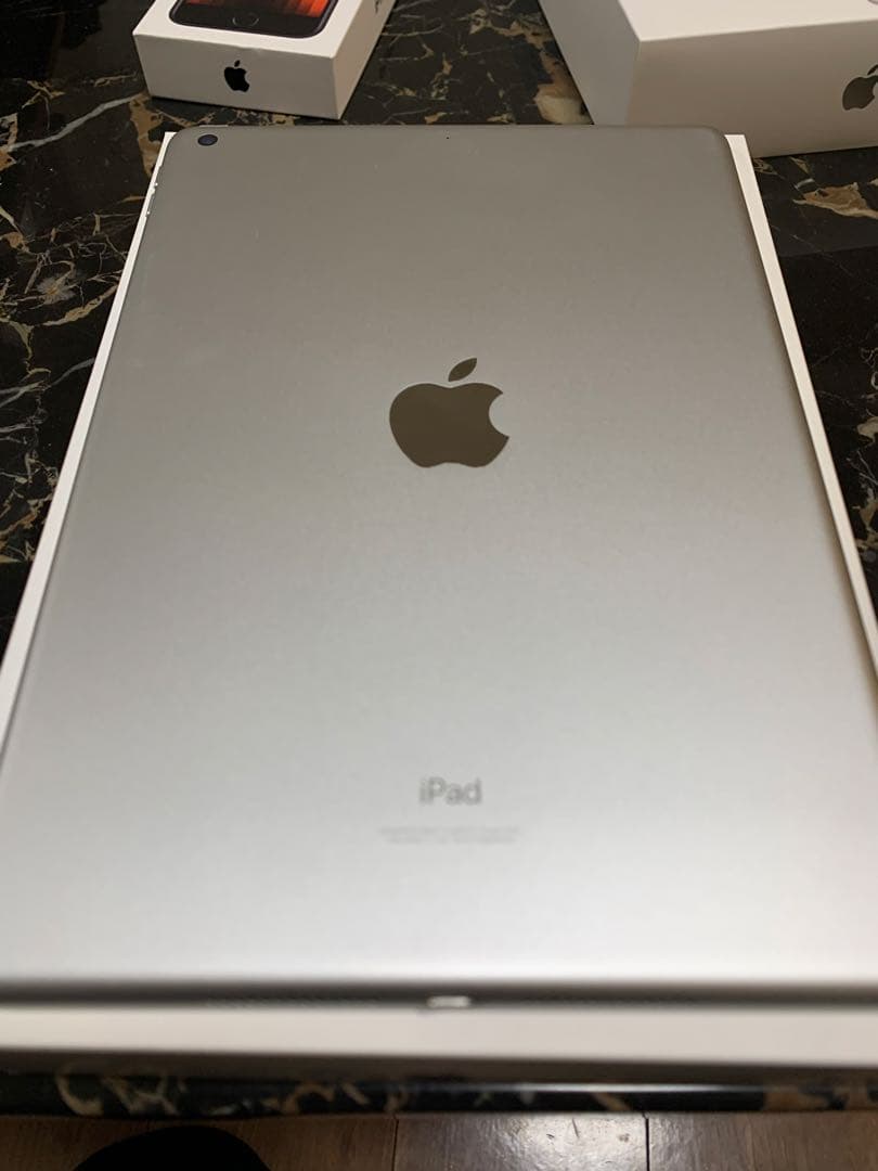 Apple iPad (第9世代) 64GB シルバーWiFiモデル