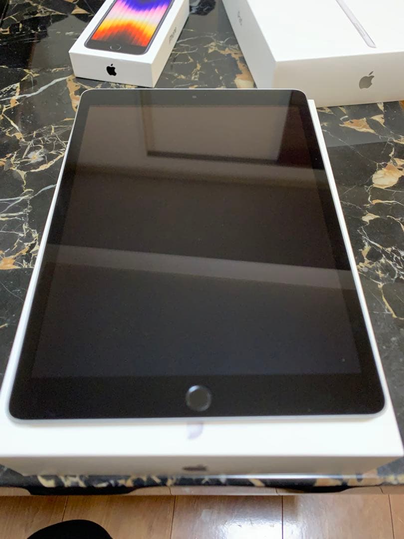 Apple iPad (第9世代) 64GB シルバーWiFiモデル