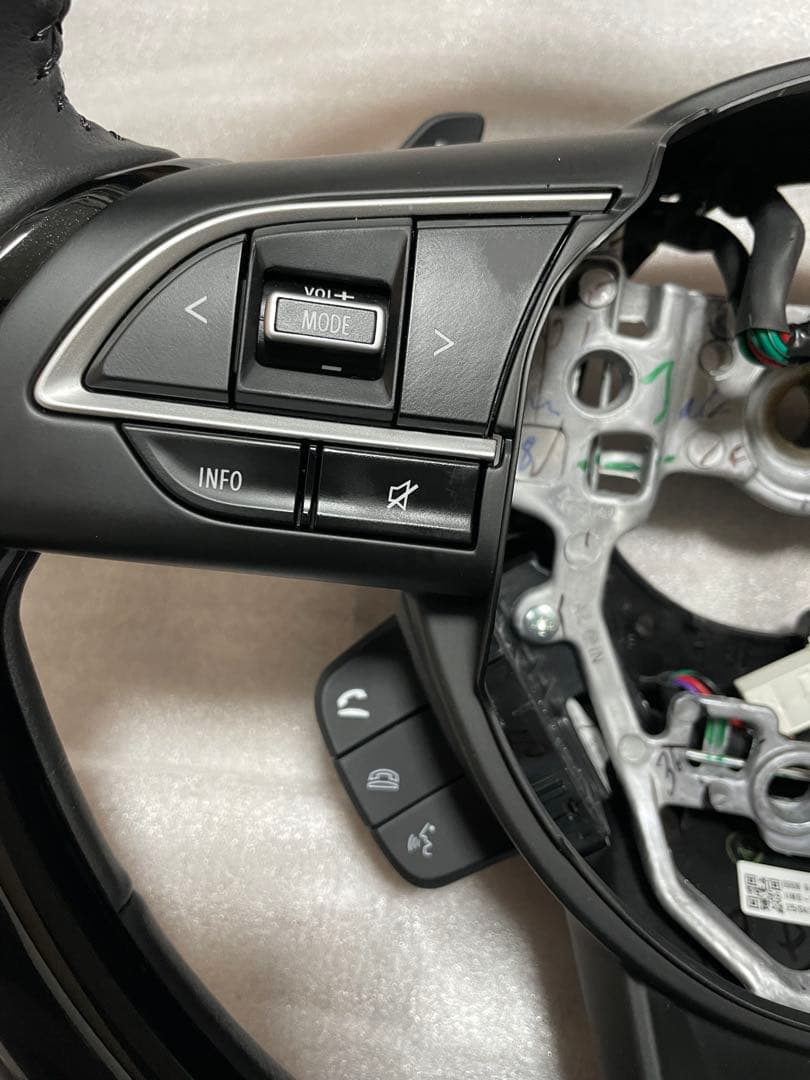 フロンクス 4AA-WDB3S ハンドル