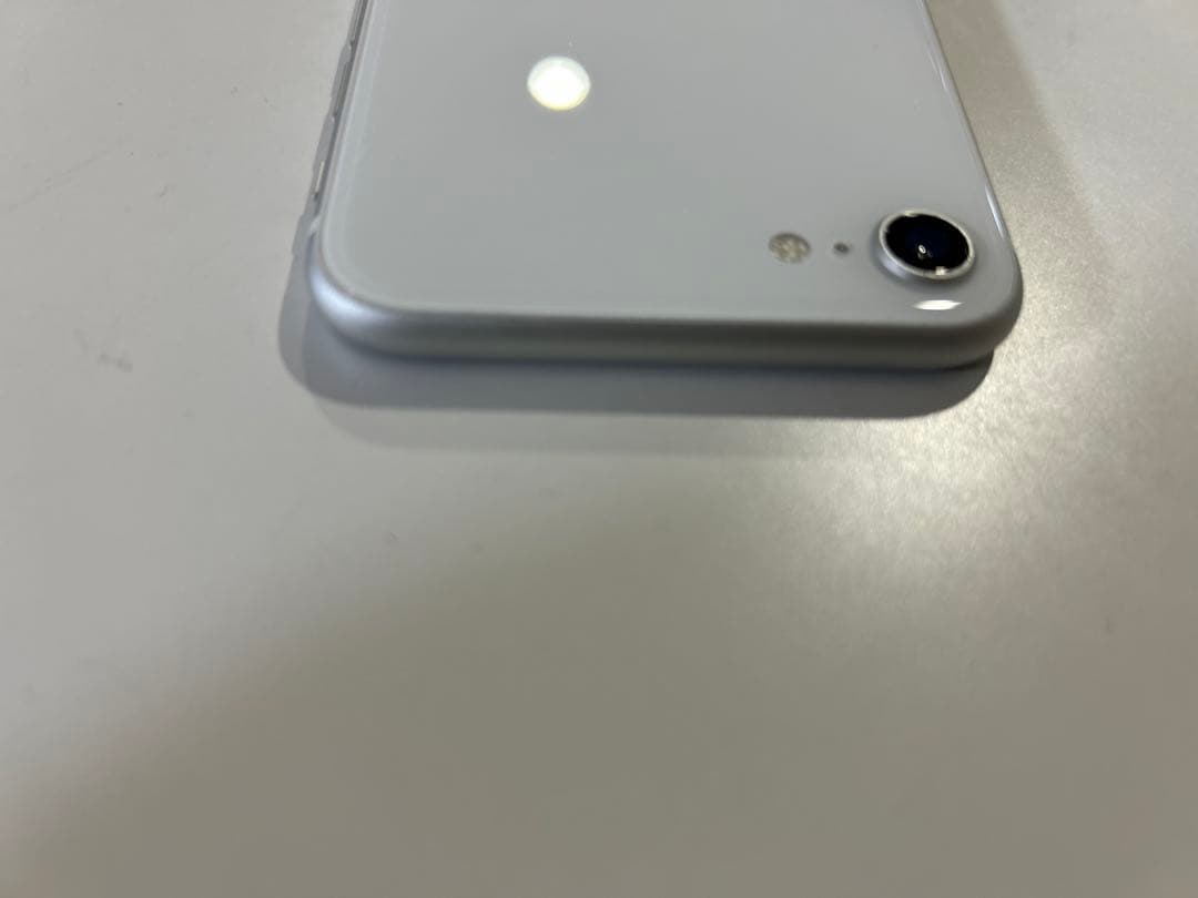 【美品‼️】iPhoneSE 第2世代　ホワイト