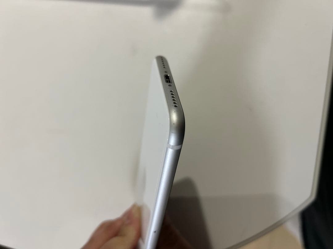 【美品‼️】iPhoneSE 第2世代　ホワイト