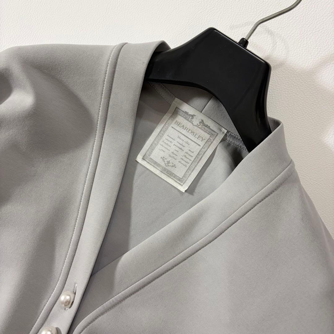 新品未使用 ビアズリー 2025 洗える パール釦ダンボールカーディガン グレー