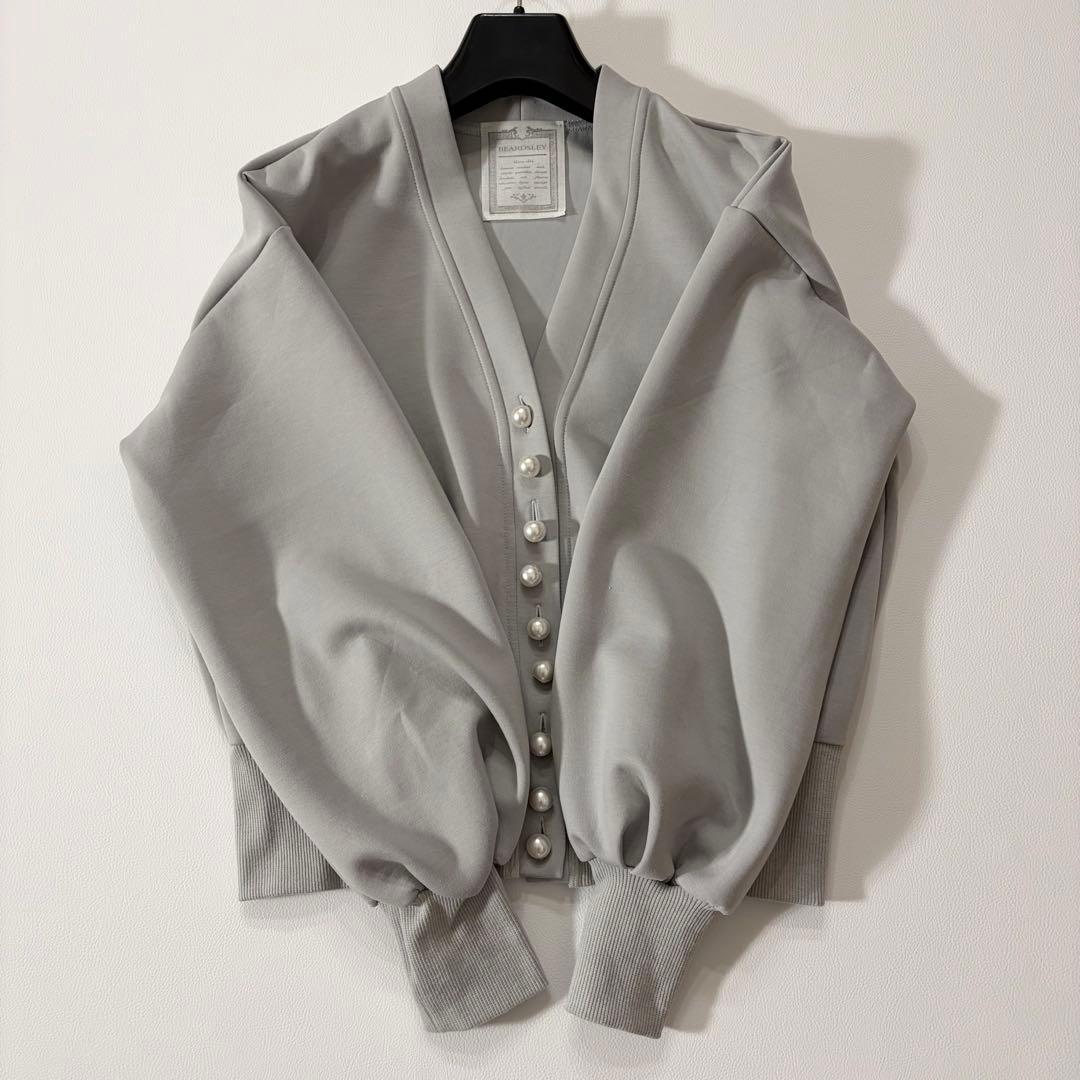 新品未使用 ビアズリー 2025 洗える パール釦ダンボールカーディガン グレー