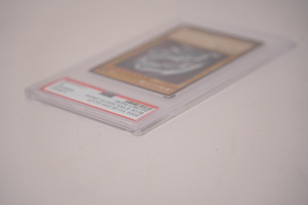 青眼の白龍 ブルーアイズホワイトドラゴン　QCCP-JP001