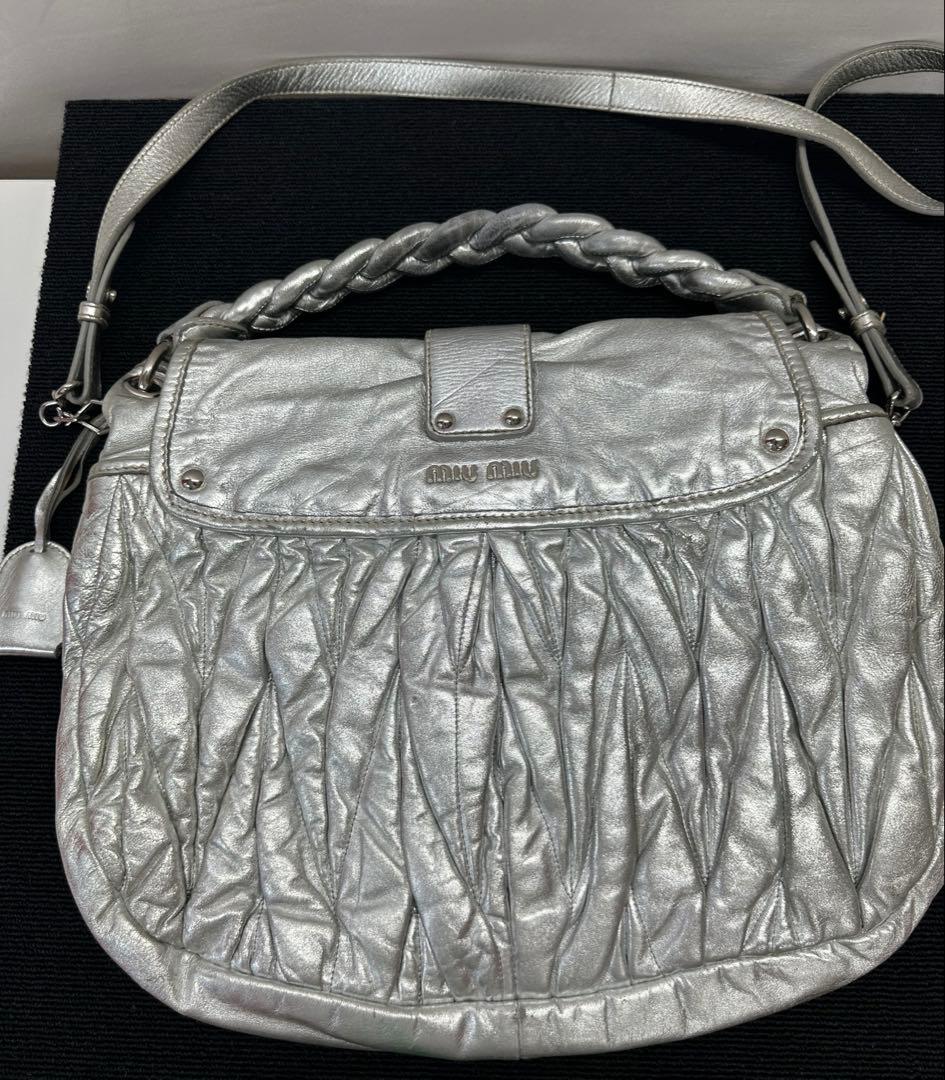 ミュウミュウ　シルバー プリーツデザイン バッグ