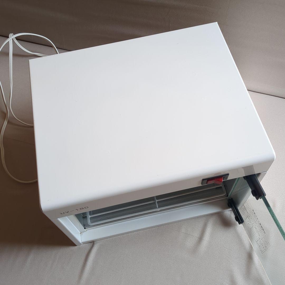 卓上型　殺菌灯式電気消毒器　UV-180 ステリライザー 紫外線殺菌消毒保管庫