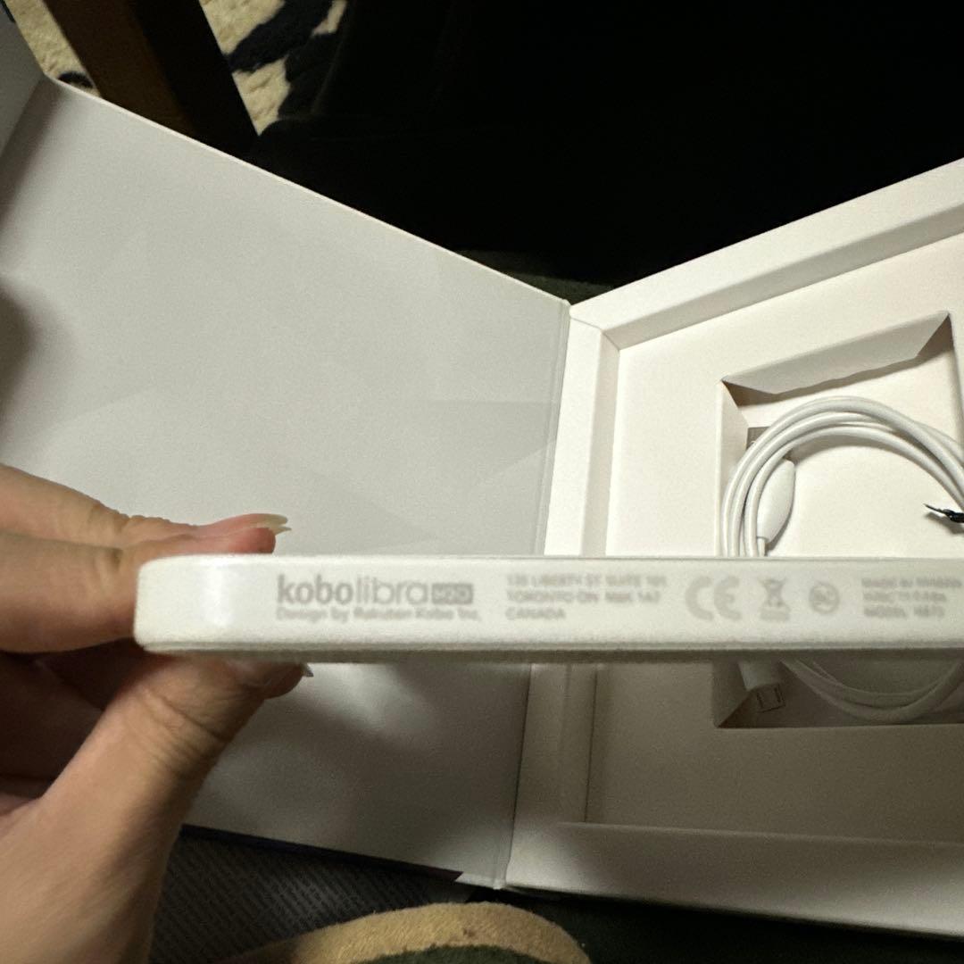 kobo kobolibra H2O 電子書籍リーダー