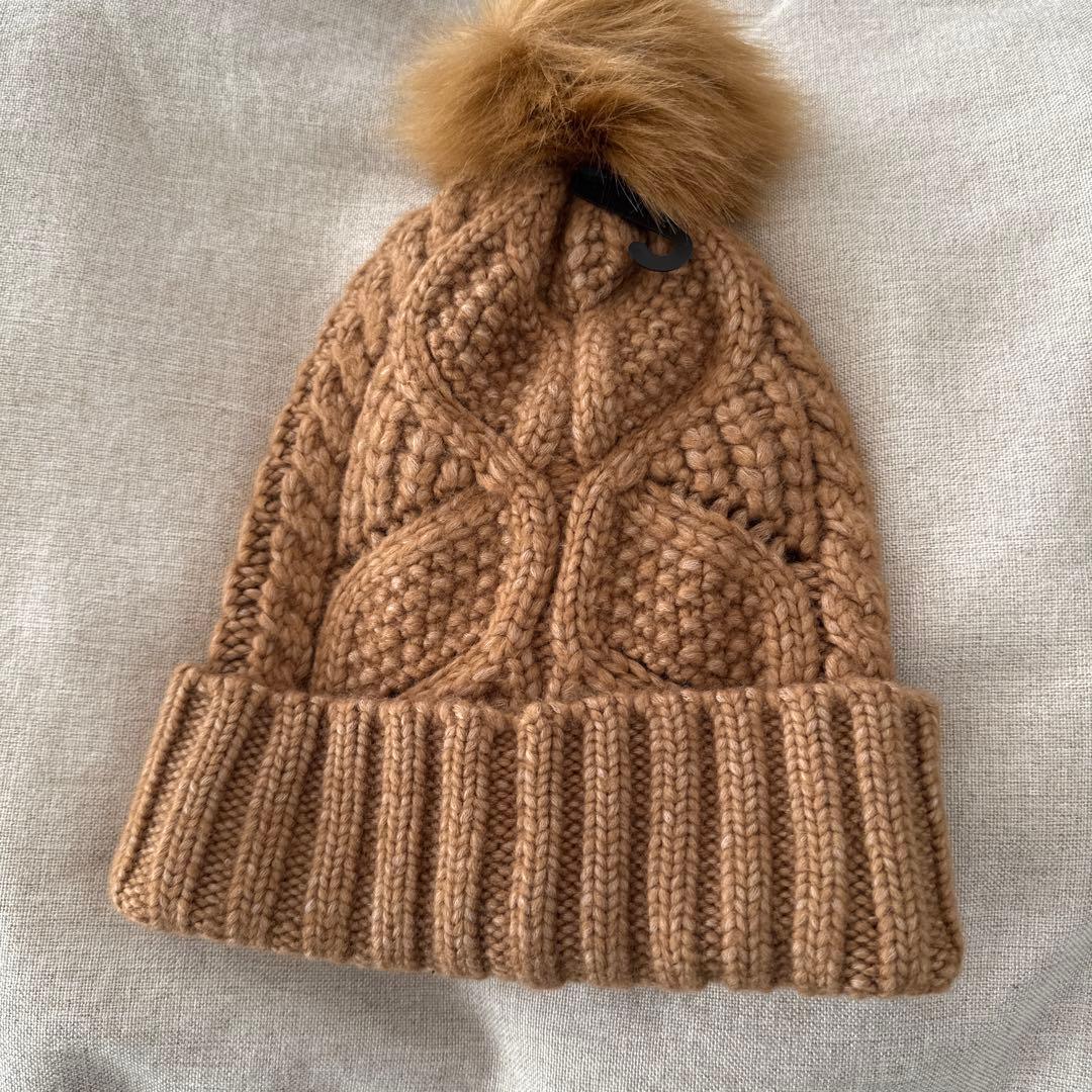 nm　UGG ベージュ ポンポン付きニット帽 OS/TU