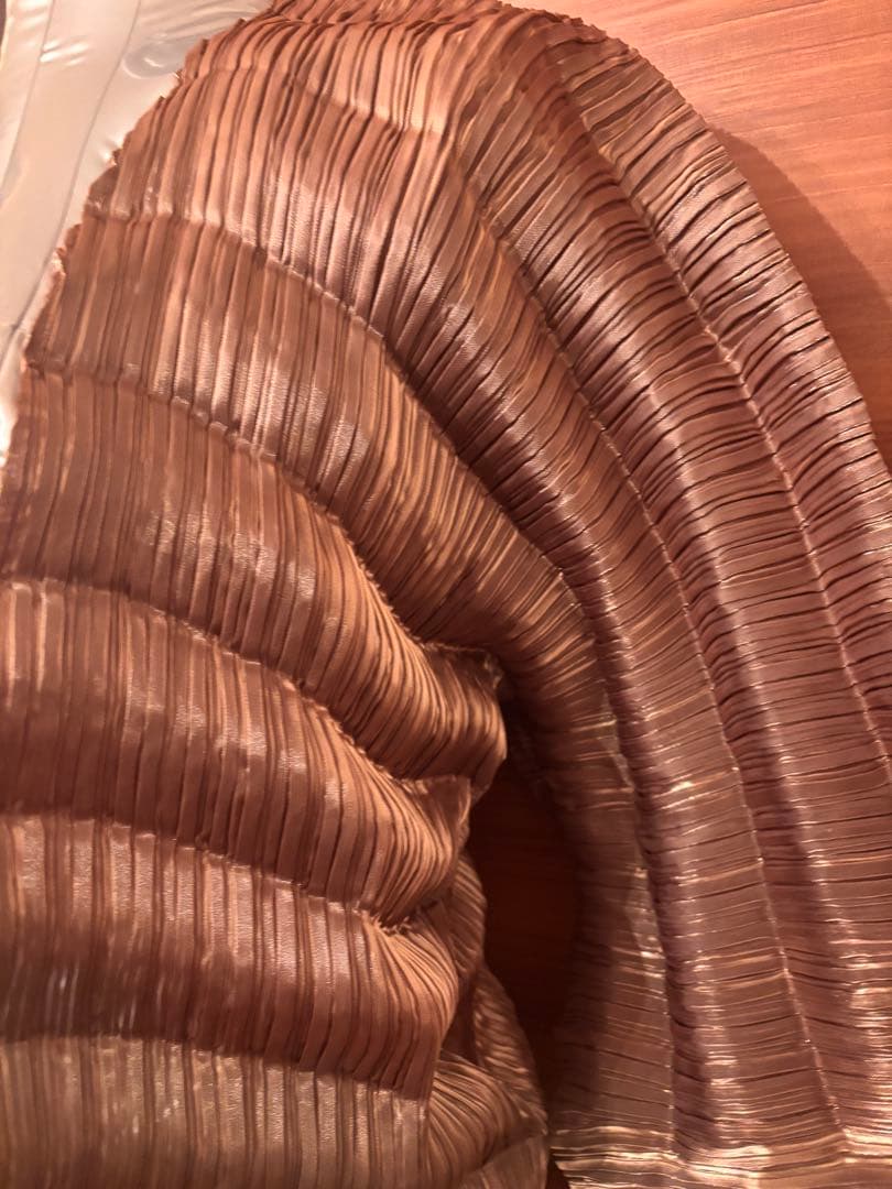 イッセイミヤケ　 ゴールド　レディース　プリーツベスト M