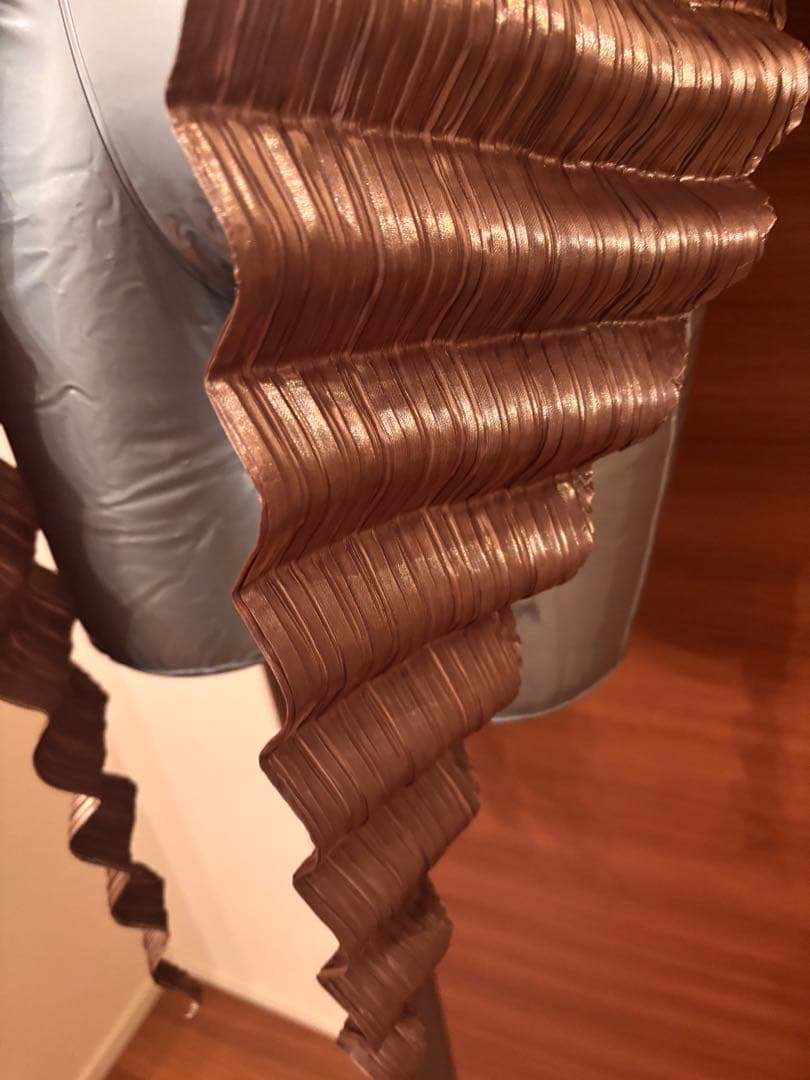 イッセイミヤケ　 ゴールド　レディース　プリーツベスト M