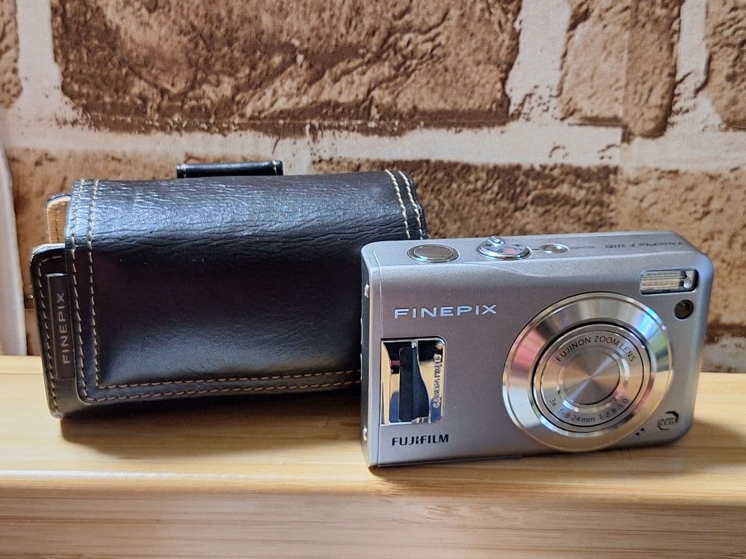 美品！FUJIFILM FINEPIX　F31fd コンパクトデジタルカメラ