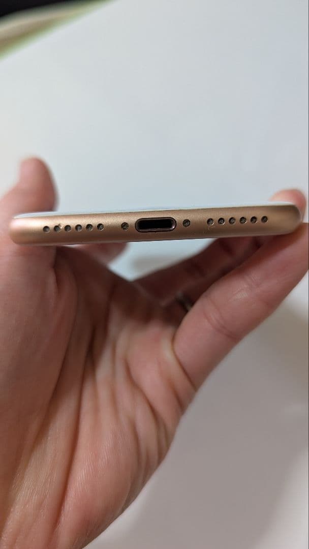 【中古】Apple iPhone 8 ゴールド 本体【64GB】74%