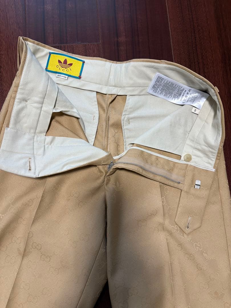 GUCCI×adidas ベージュ ロゴ入り ハーフパンツ