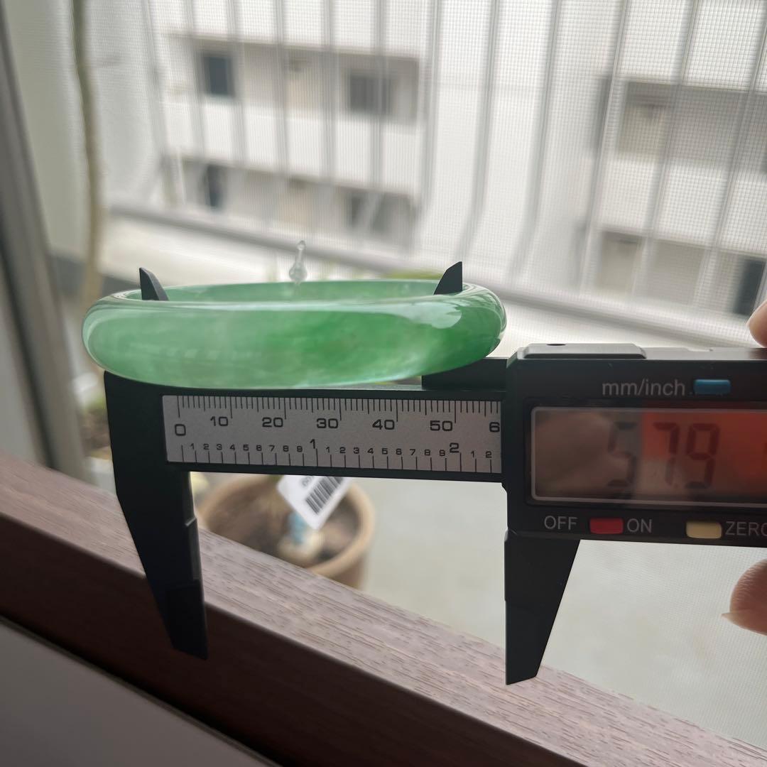 氷翡翠バングル【鑑定書付き】