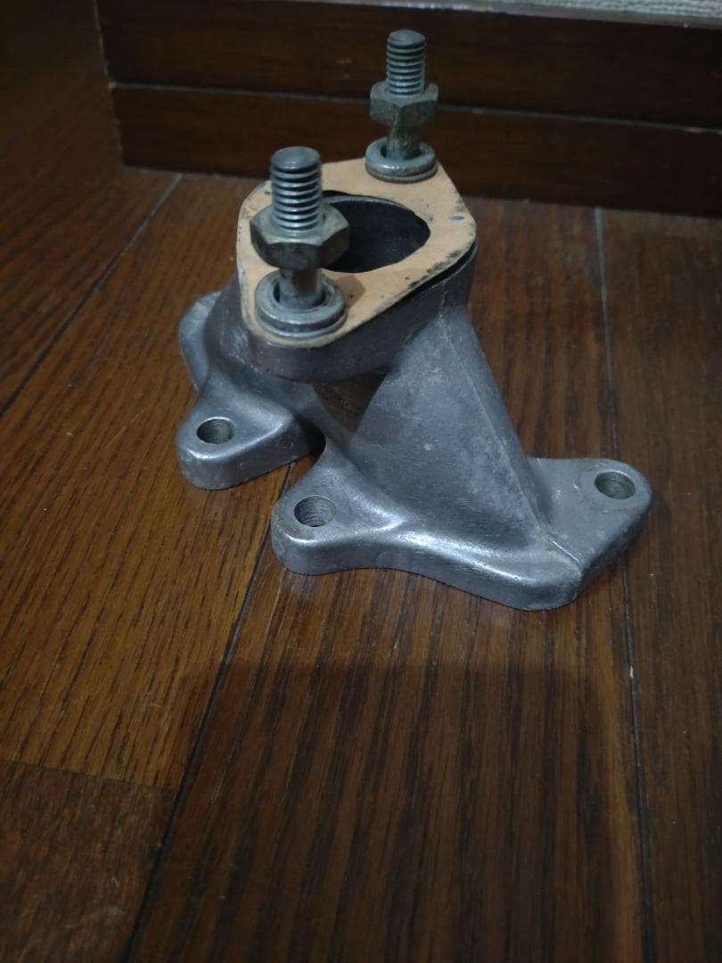 富士重工☆スバル360☆キャブレター受け皿＆マニホールド