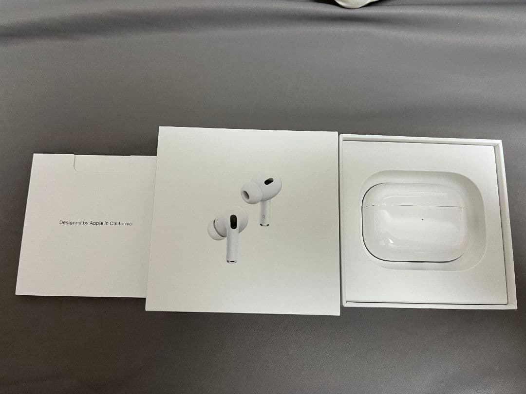 Apple AirPods with Charging Case 第2世代 M…