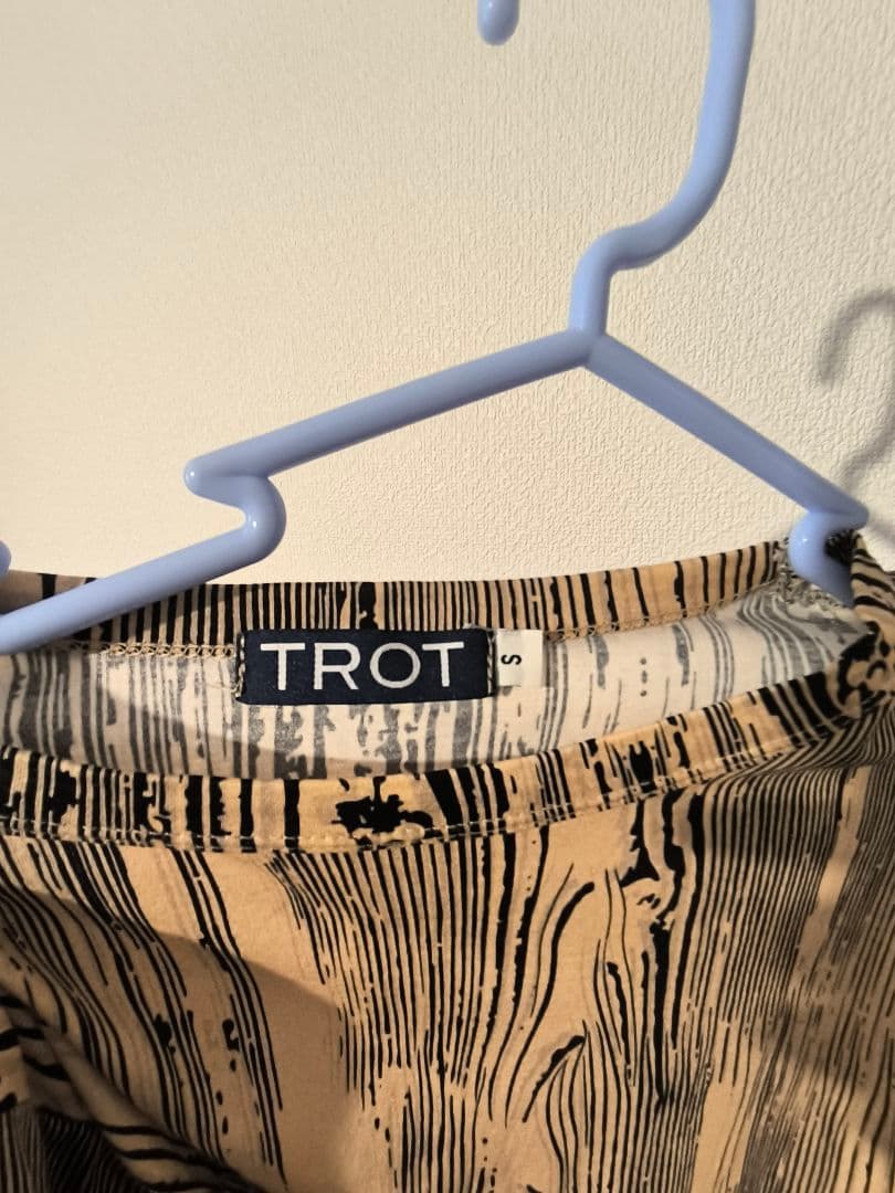 万博ポルトガル館スタッフユニフォーム