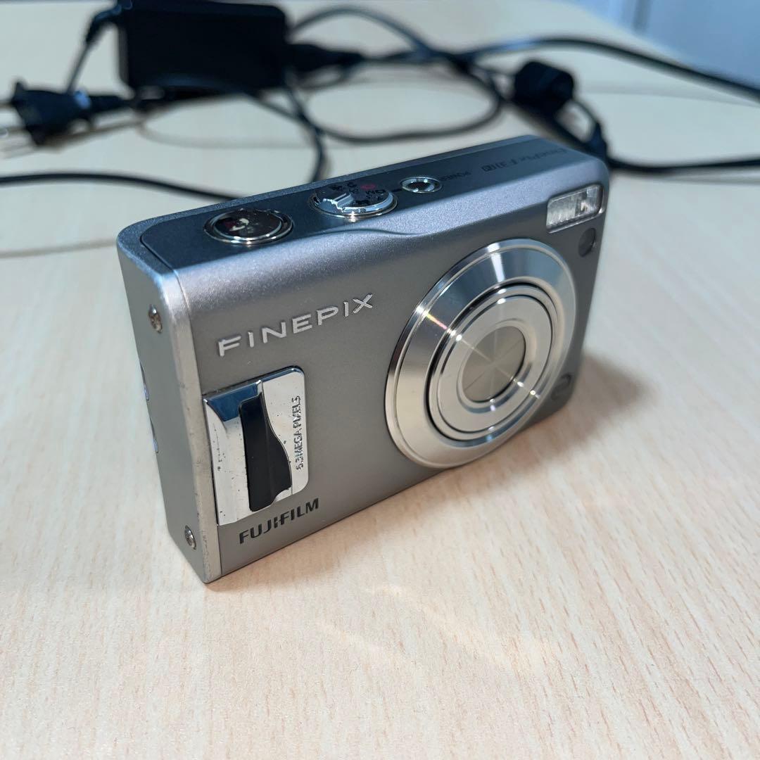 動作品 FUJIFILM FINEPIX F31fdコンパクトデジタルカメラ