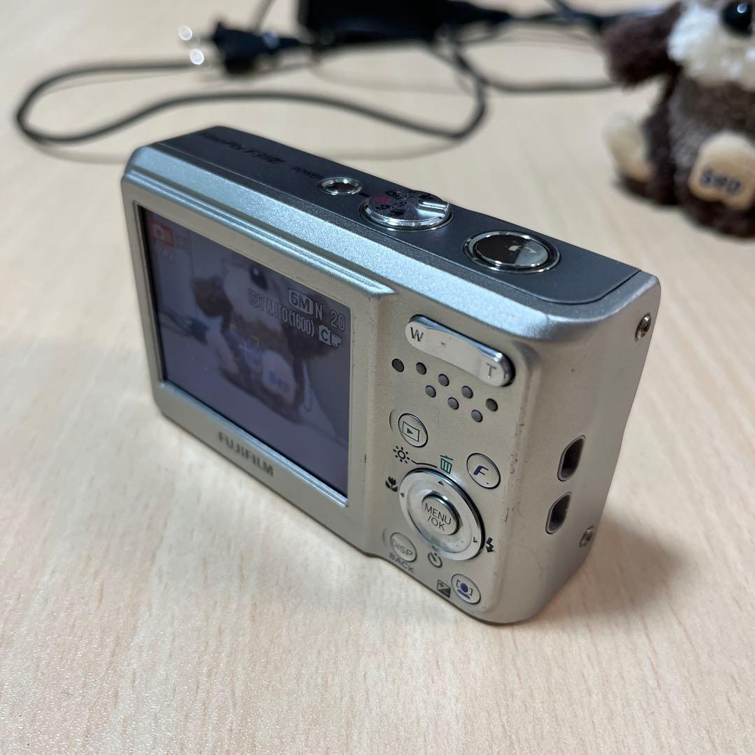 動作品 FUJIFILM FINEPIX F31fdコンパクトデジタルカメラ