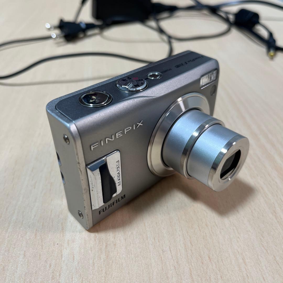 動作品 FUJIFILM FINEPIX F31fdコンパクトデジタルカメラ