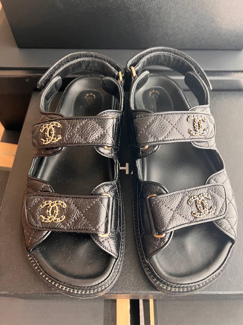 CHANEL ブラックレザーサンダル ベルト付き(2023年購入、美品)