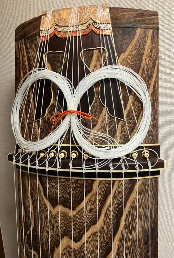 値引き！お琴 縁取り葉 ￼並甲 すだれ彫り 舌に金蒔絵が綺麗と見栄えと音色の良い