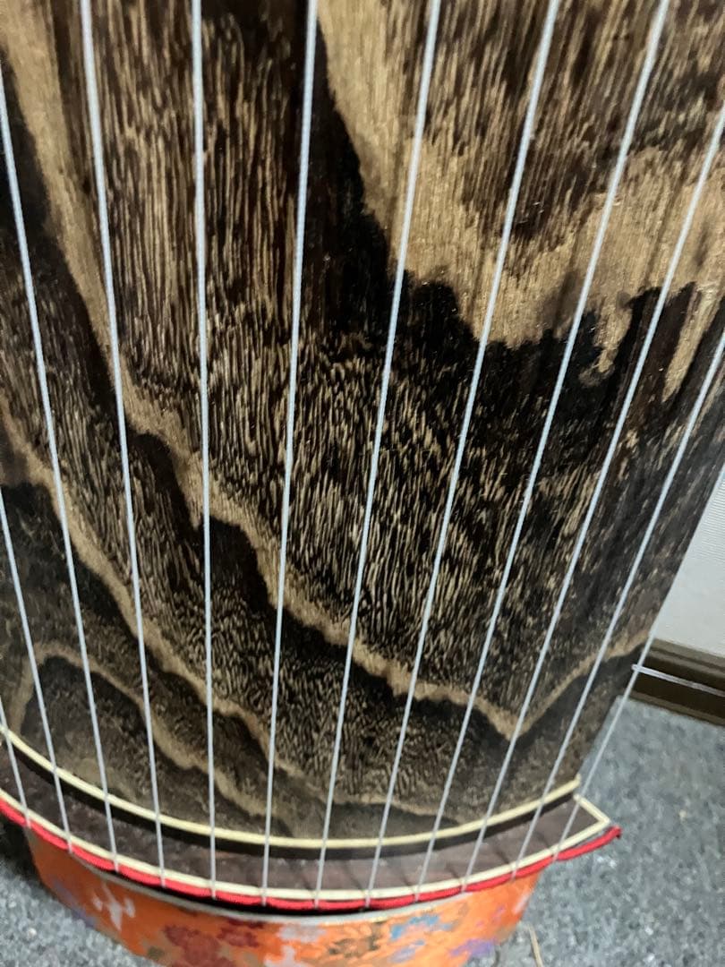 値引き！お琴 縁取り葉 ￼並甲 すだれ彫り 舌に金蒔絵が綺麗と見栄えと音色の良い