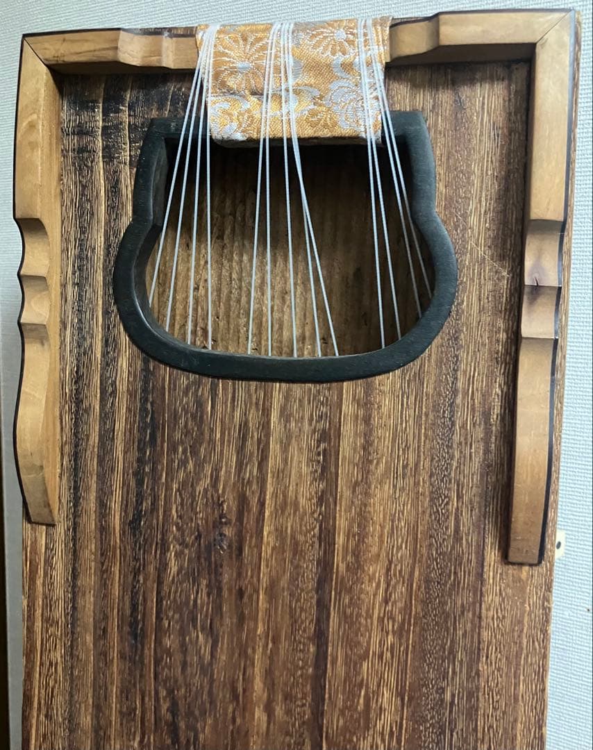 値引き！お琴 縁取り葉 ￼並甲 すだれ彫り 舌に金蒔絵が綺麗と見栄えと音色の良い