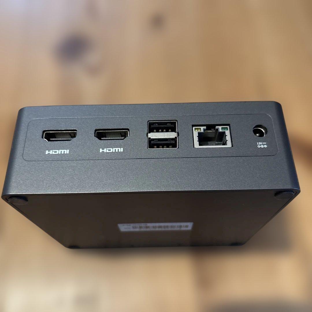 BMAX Mini PC 本体と付属品