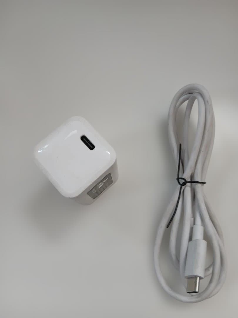 Apple MacBook Air (M1, 2020) アダプター付属