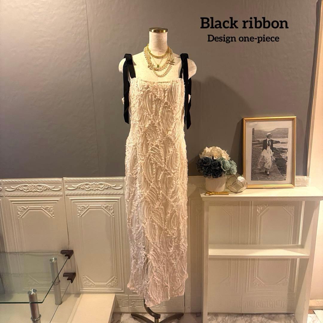 【2万円】sample sale ブラックリボン　立体刺繍デザイン　ワンピース