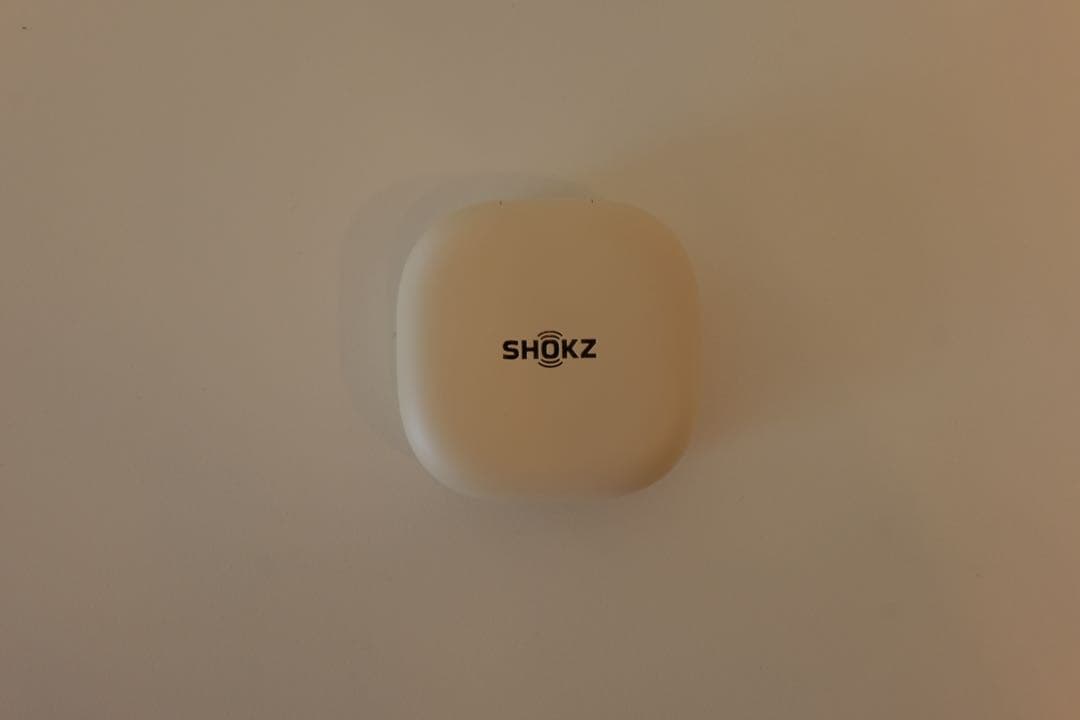 SHOKZ ワイヤレスイヤホン ベージュ　充電ケース付き