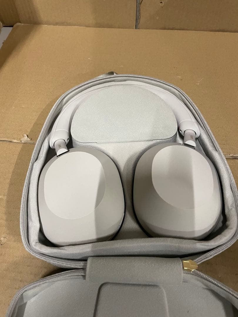 ソニー　ワイヤレスノイズキャンセリングステレオヘッドホン WH-1000XM5