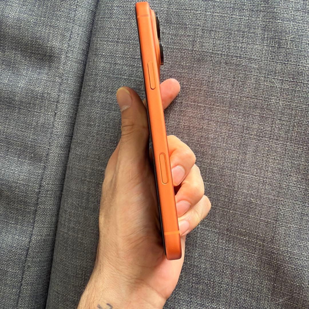 オレンジ スマートフォン本体 USB-C