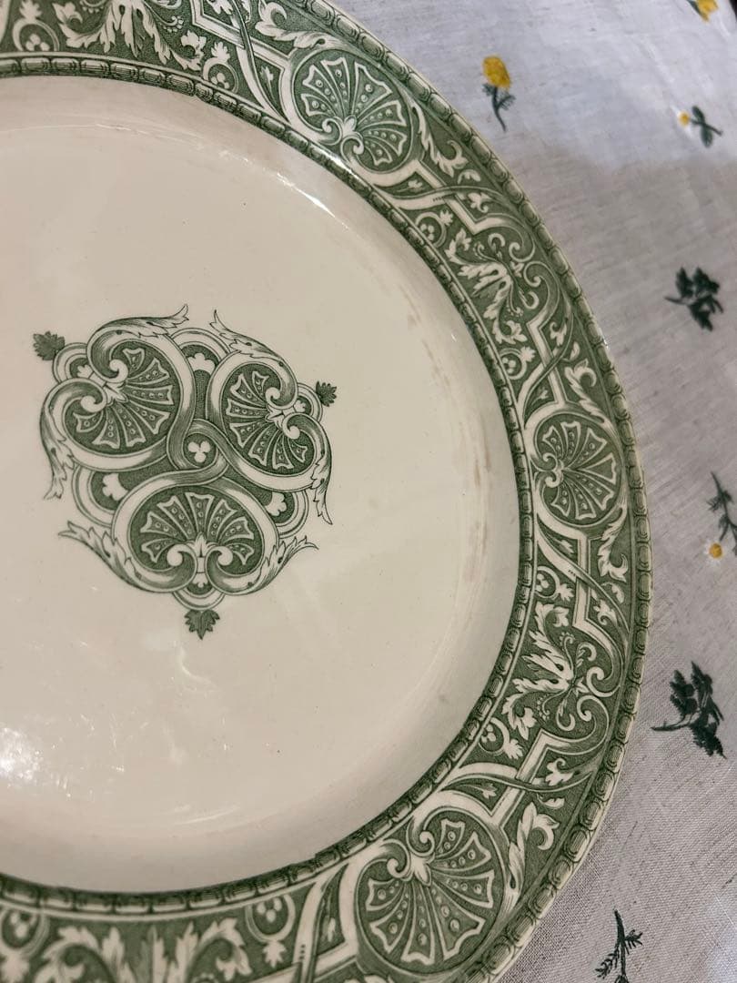 クレイユモントロー　アンリ２世　アンティーク　大皿①