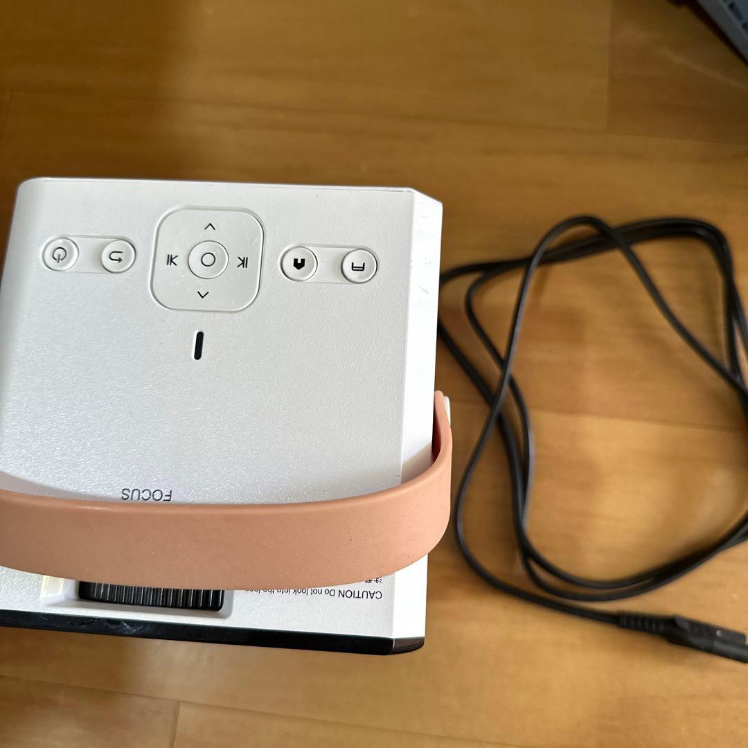 プロジェクター本体 黒と白デザイン