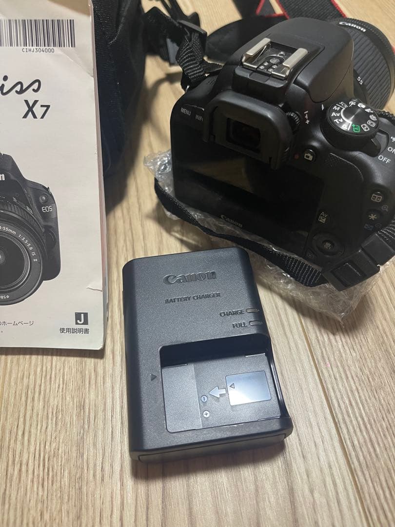 Canon EOS Kiss X7 本体と付属品