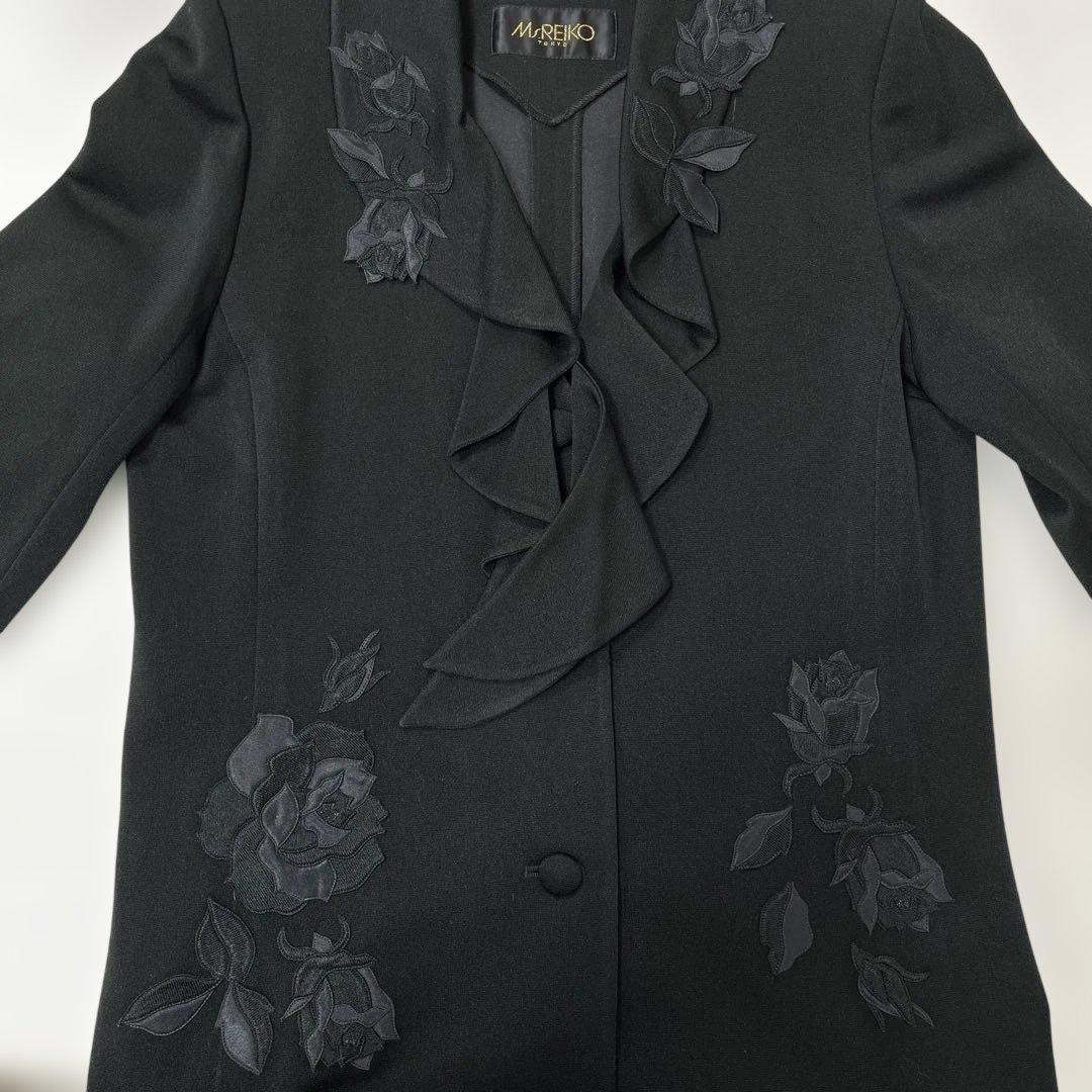 《Ms.REIKO》レディースジャケット　ブラック　襟フリル風　9号