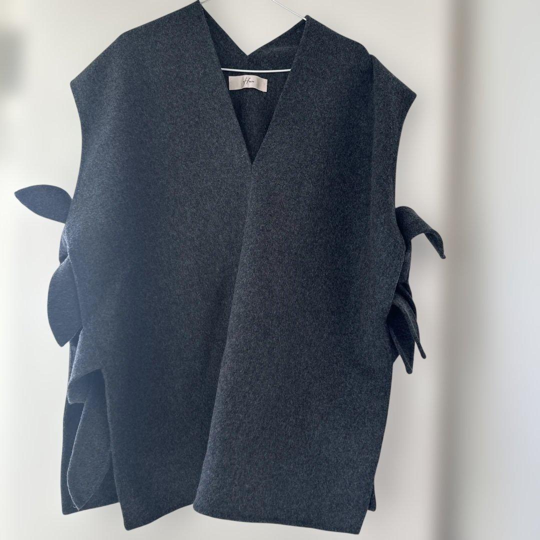 Heve グレー Vネック ジレ