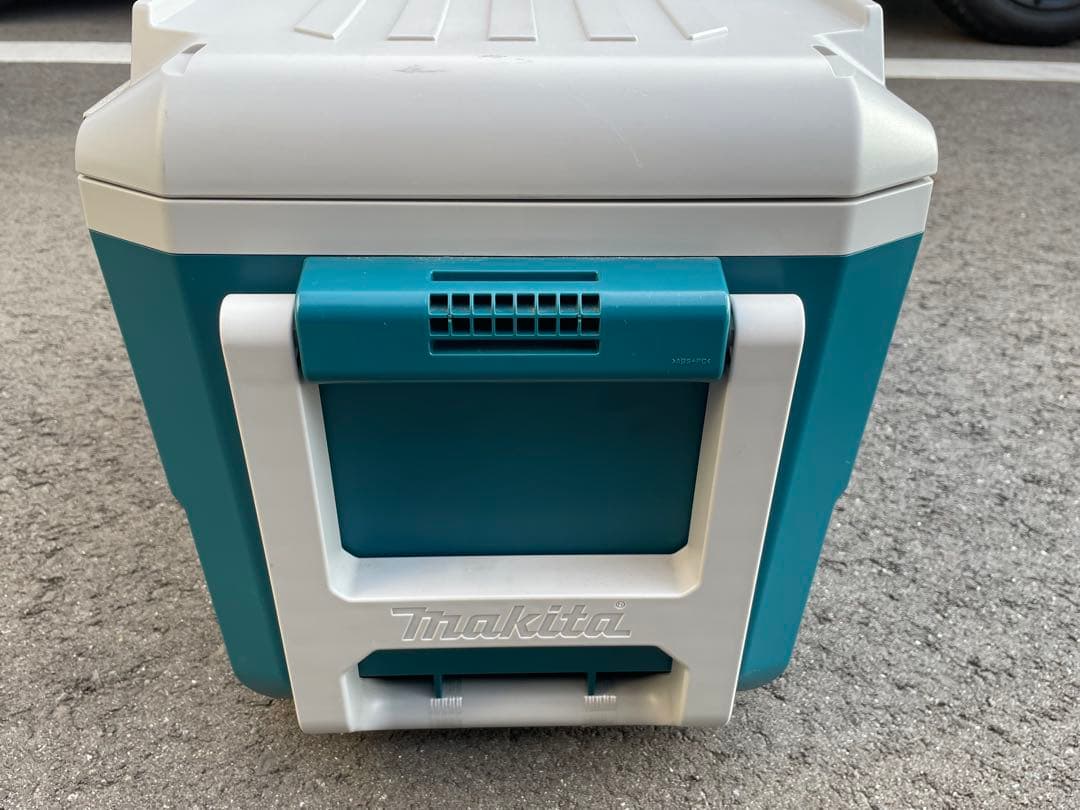 Makita マキタ　充電式保冷温庫 キャスター付き　CW180D 20L